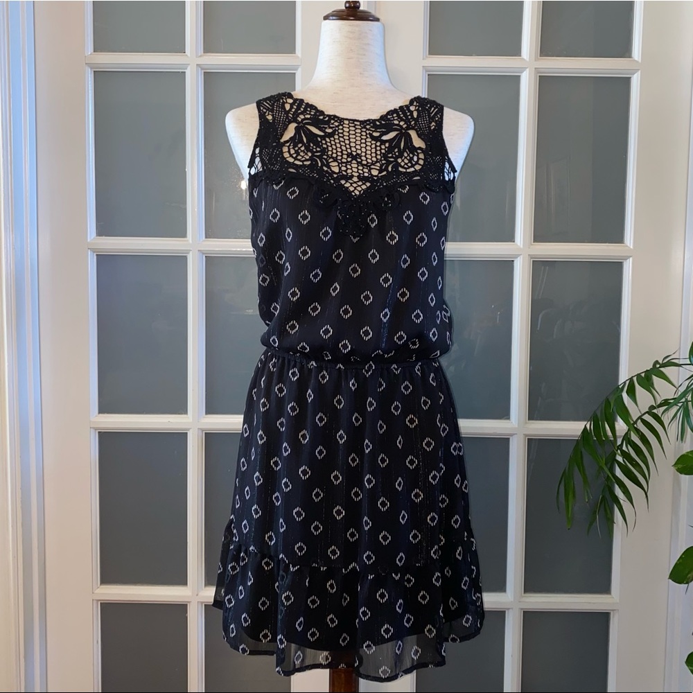 NWT Women’s Size Small, Nine Britton Crochet Detail  Shimmery Black with Gold